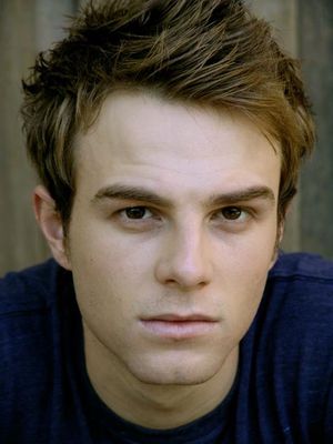 Nathaniel Buzolic (4 de Agosto de 1983), Artista